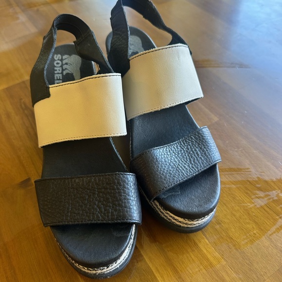Sorel Joanie II Slingback Leather Sandal Black and White Wedge Sandals - Picture 2 of 5
